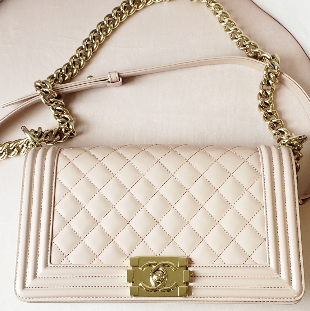 Chanel Medium Boy Bag - Picture 4 of 13
